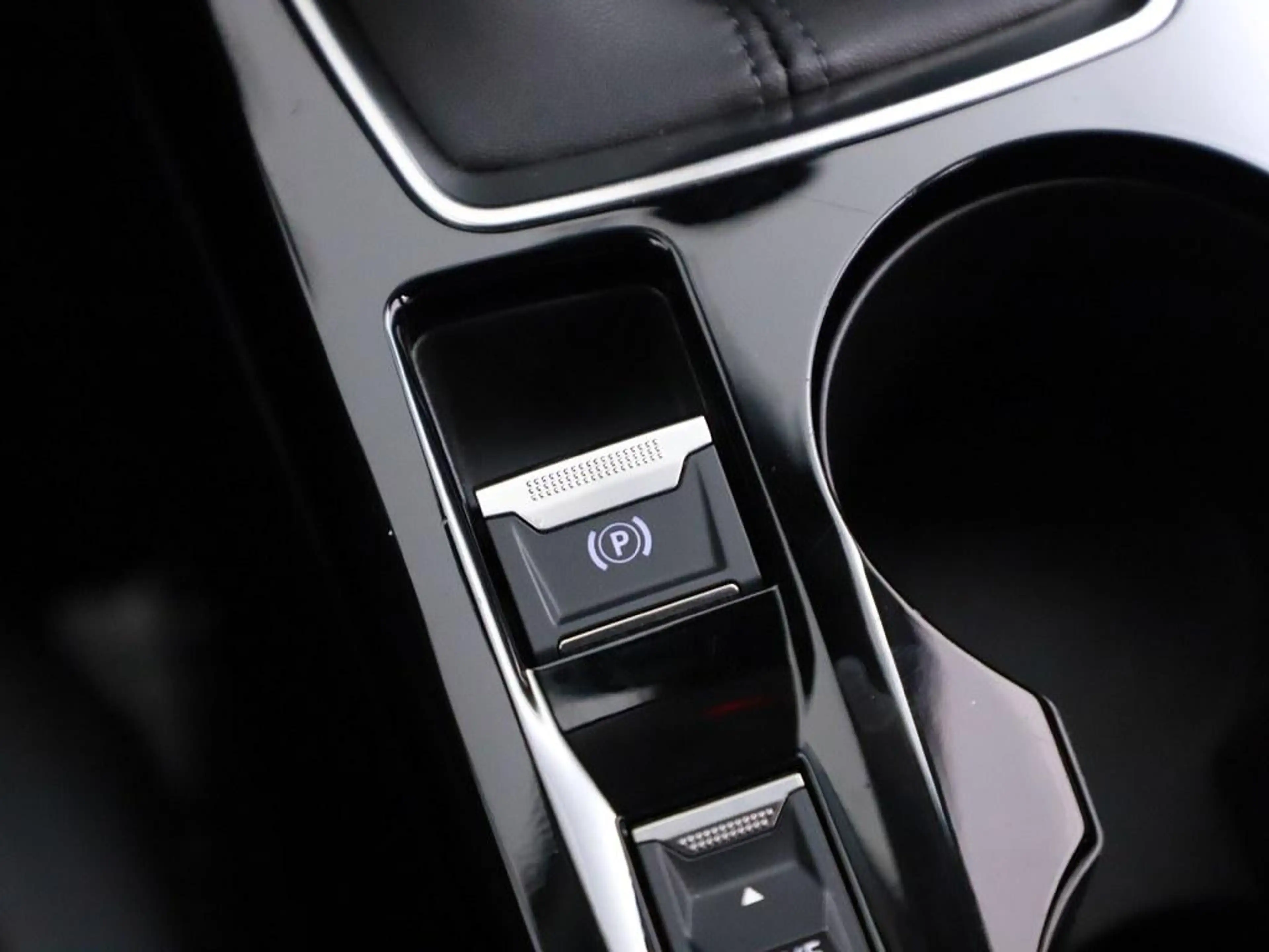 Peugeot 2008 1.2T 130pk Allure Pack Camera/Nav/Ecc/Led/Keyless — photo 18