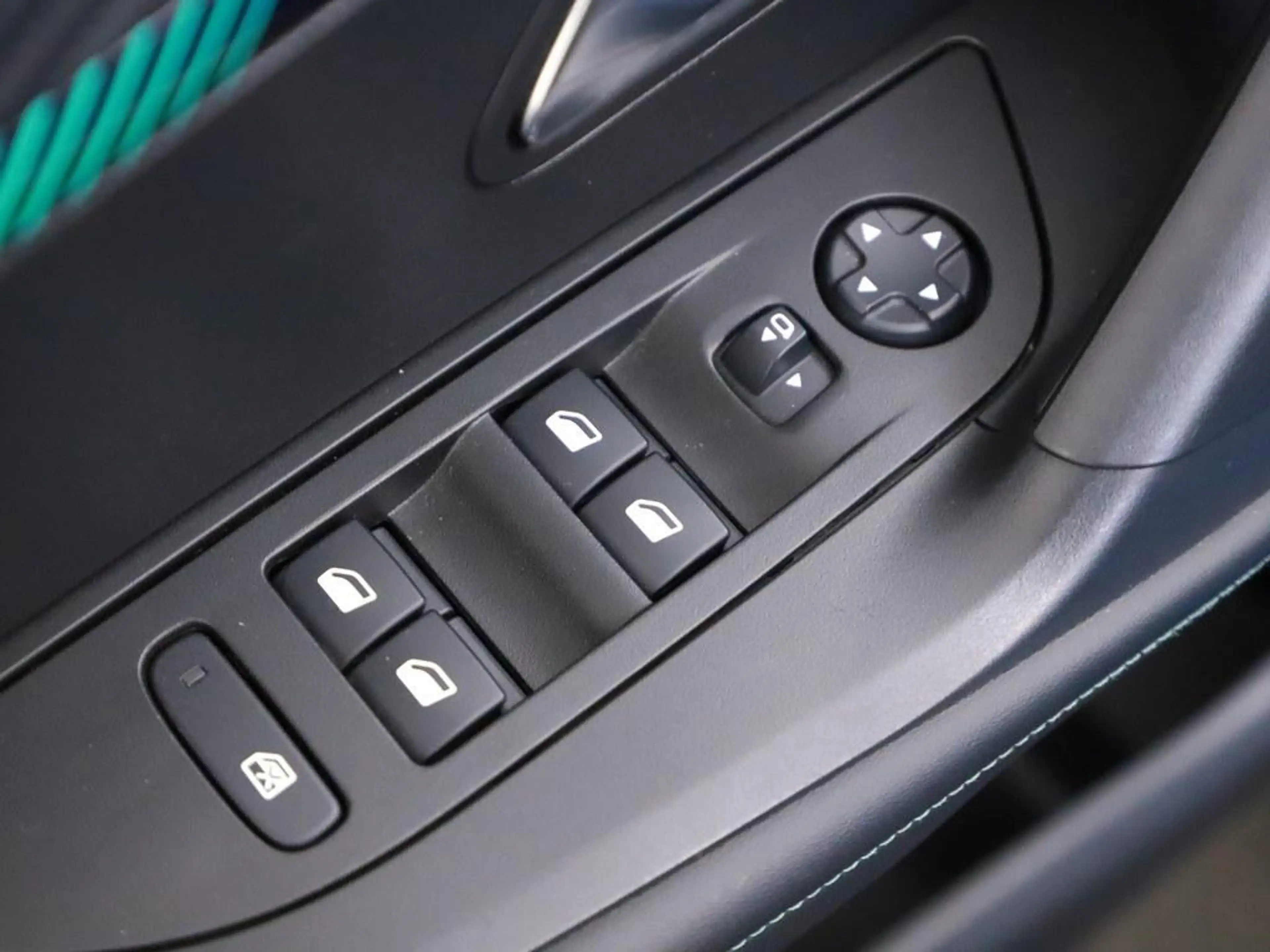 Peugeot 2008 1.2T 130pk Allure Pack Camera/Nav/Ecc/Led/Keyless — photo 7