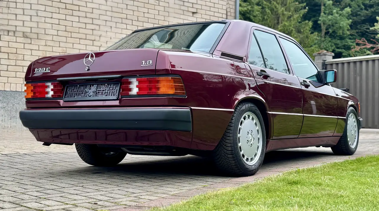 Mercedes-Benz 190 E 1.8 Avantgarde rosso, foto 2