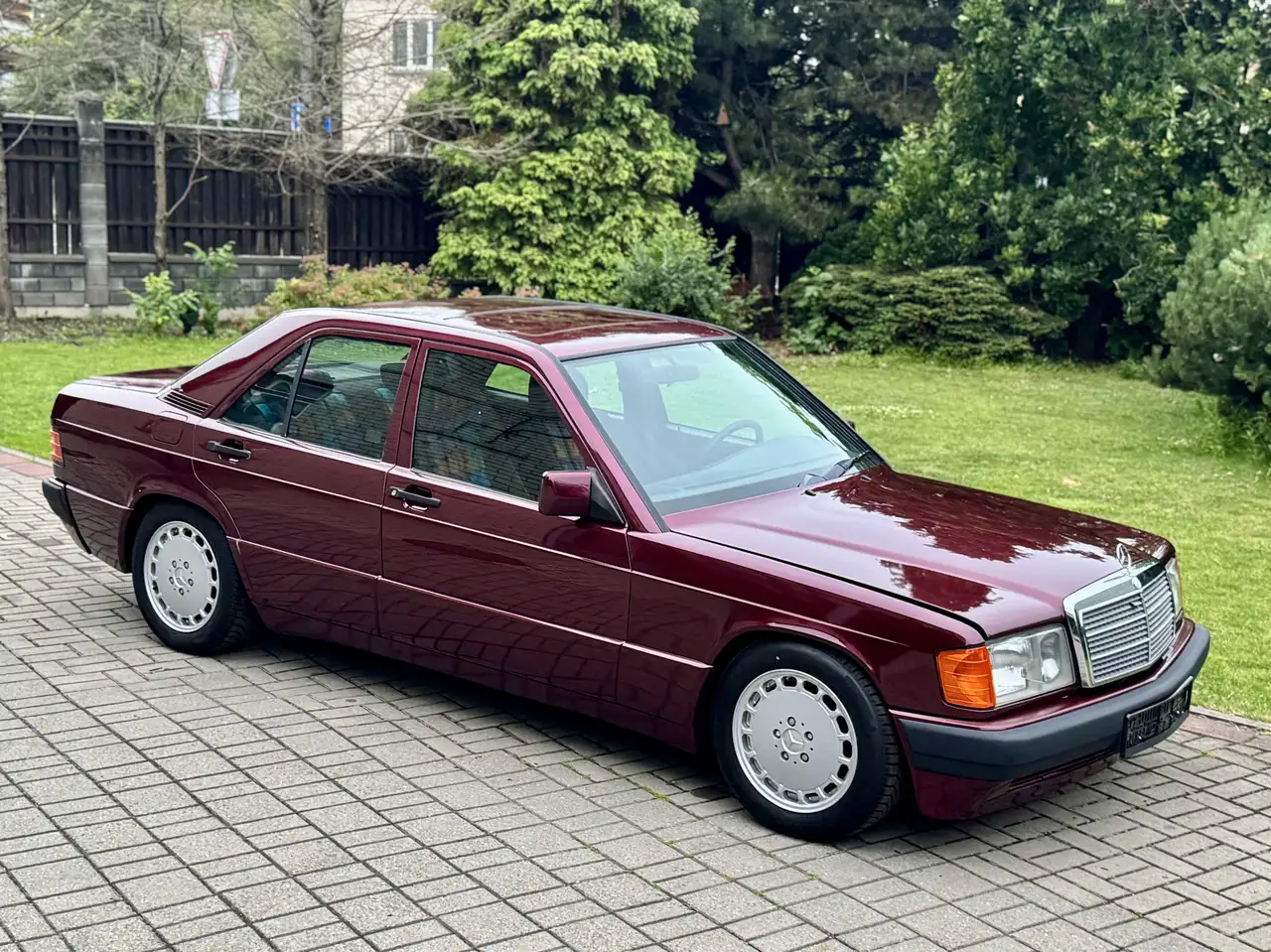 Mercedes-Benz 190 E 1.8 Avantgarde rosso, foto 1
