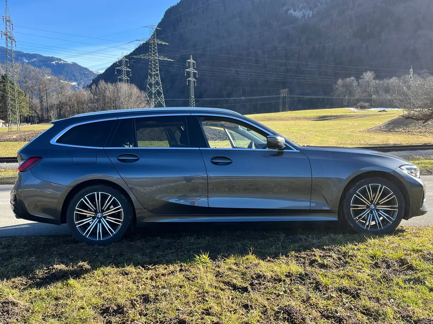 BMW 320 320d Touring Aut. Grau - 1