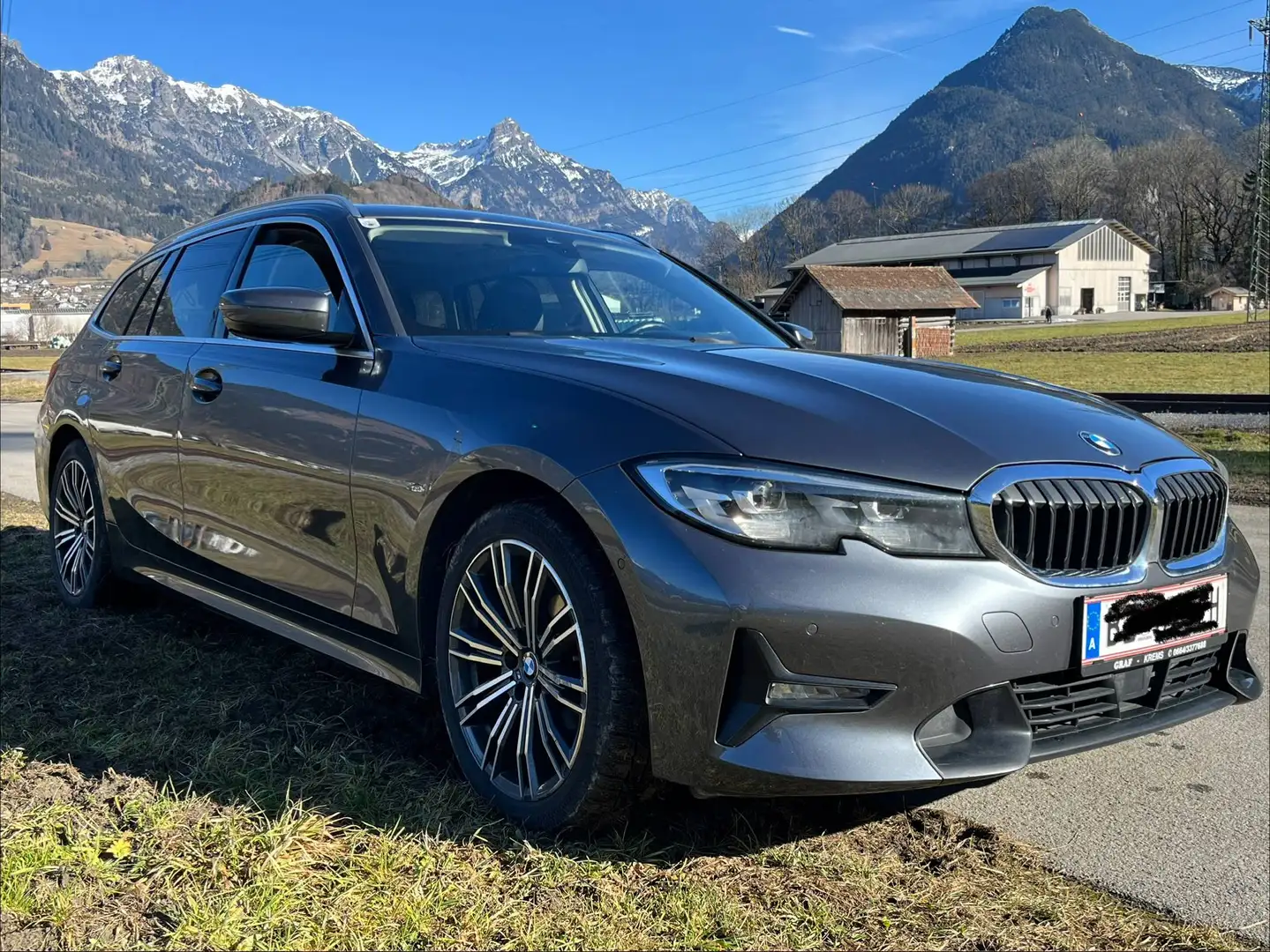 BMW 320 320d Touring Aut. Grau - 2