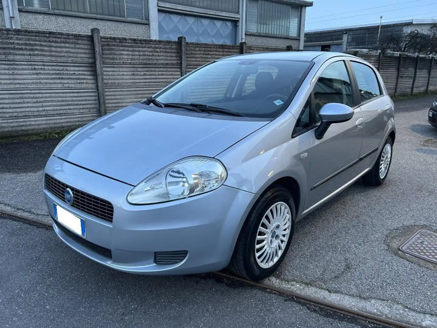 Fiat Grande Punto 1.2 5p *OK NEOPATENTATI* *UNIPRO* *FINANZIABILE* Silber - 2