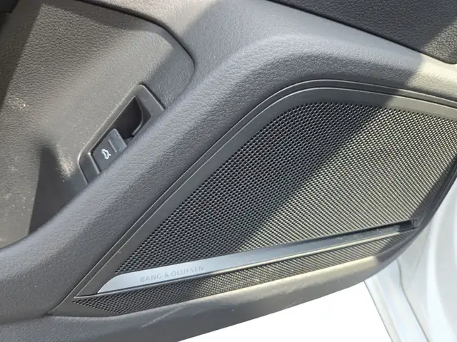 Audi S6 view 11