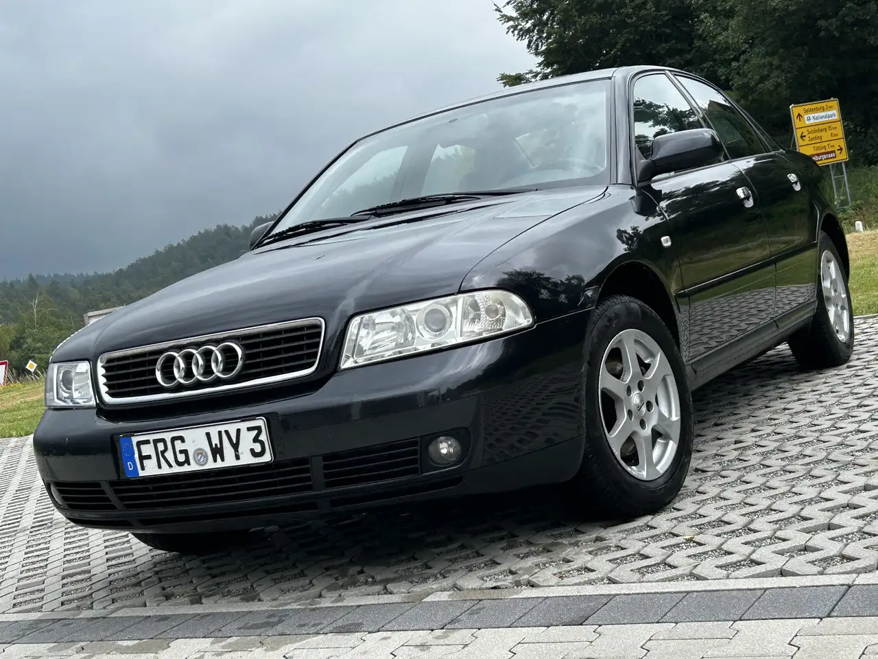 Audi A4 Facelift 1.6 Benziner *SHZ/BT/Klima*, foto 1