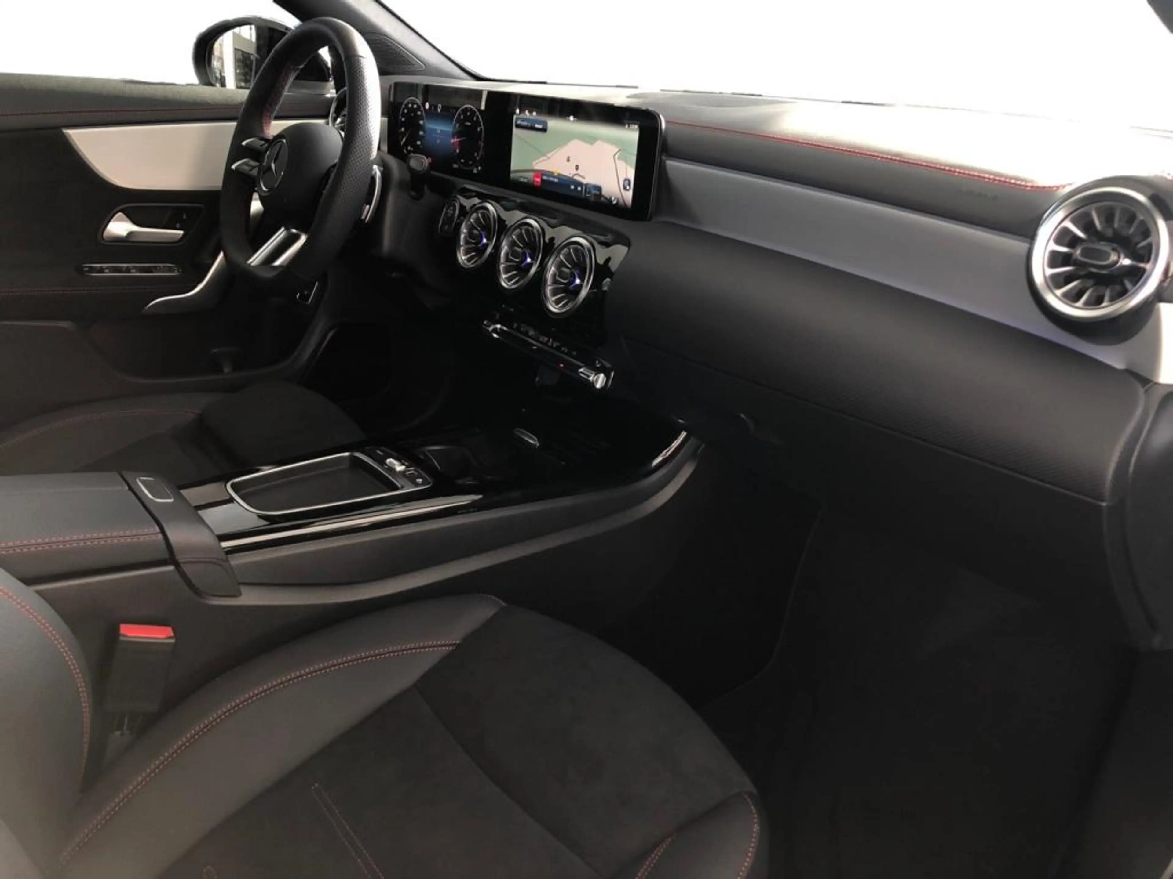 Mercedes-Benz CLA 200 Coupe AMG+ILS+MBUX+MBeam+Night+Wide+Cam — photo 4