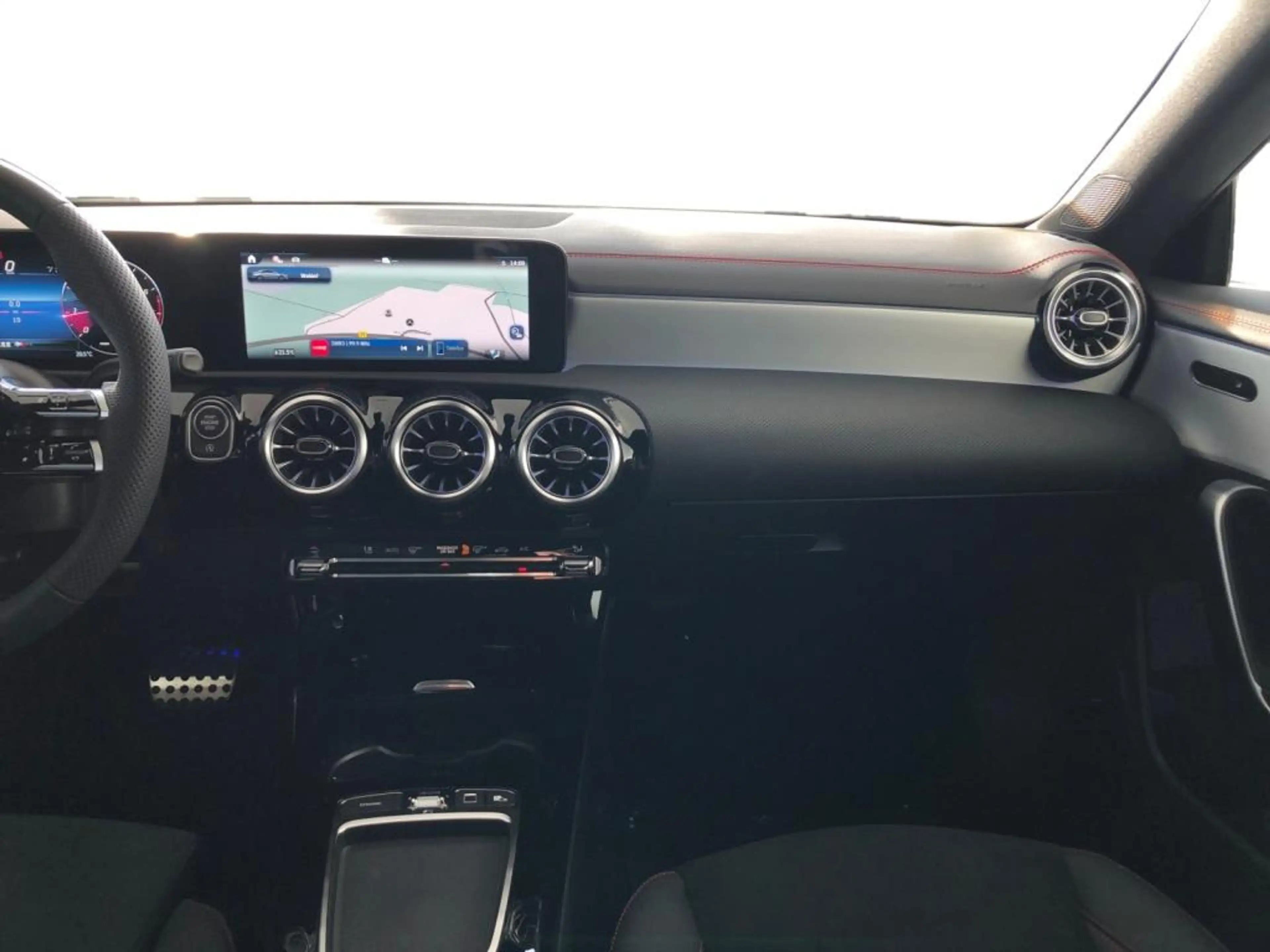 Mercedes-Benz CLA 200 Coupe AMG+ILS+MBUX+MBeam+Night+Wide+Cam — photo 15