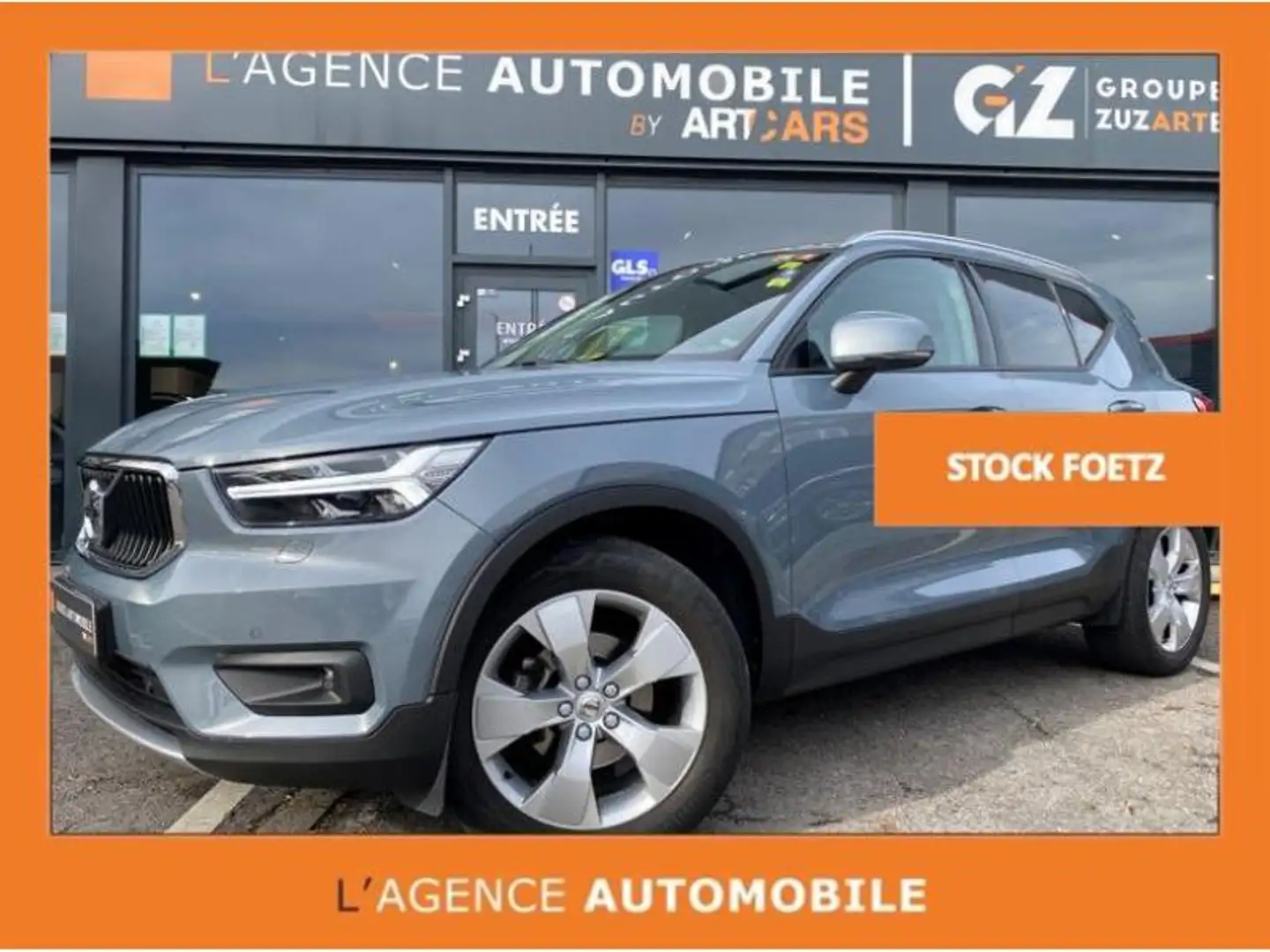 Volvo XC40 D3 MOMENTUM PRO Gris - 1