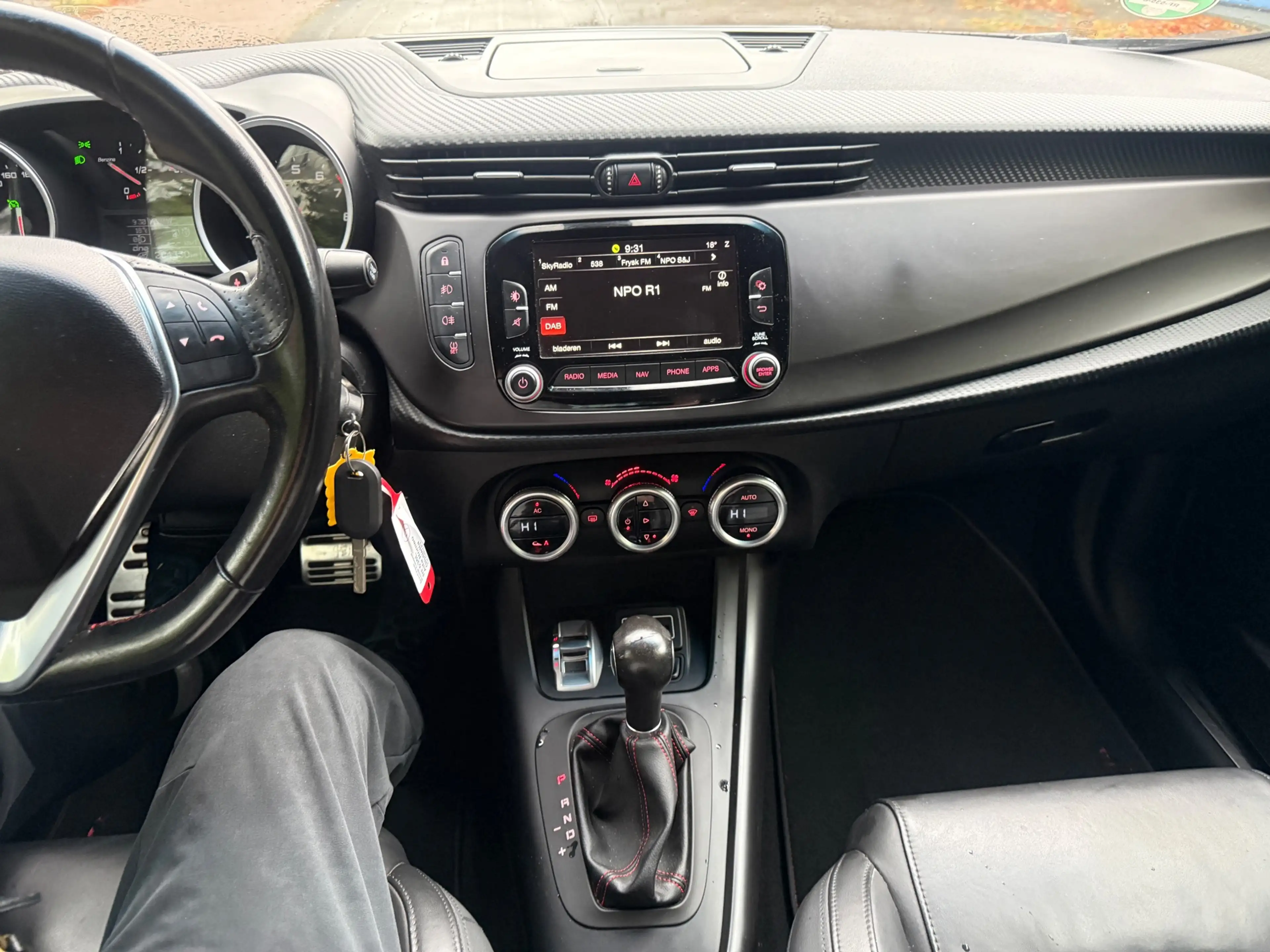 Alfa Romeo Giulietta 1.4 Turbo MultiAir Super AUTOMAAT Black Leather Ed — photo 3