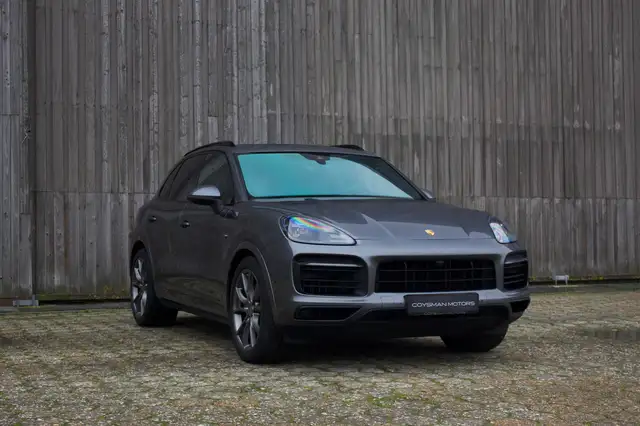 Porsche Cayenne view 2