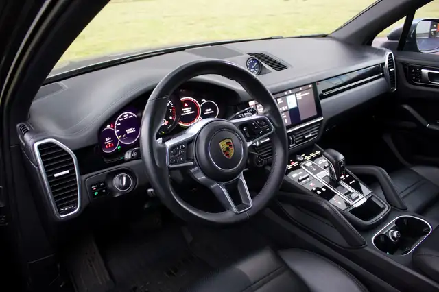 Porsche Cayenne view 15