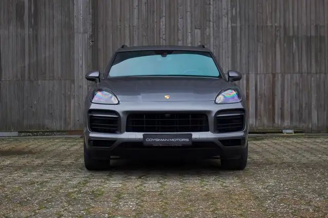 Porsche Cayenne view 3