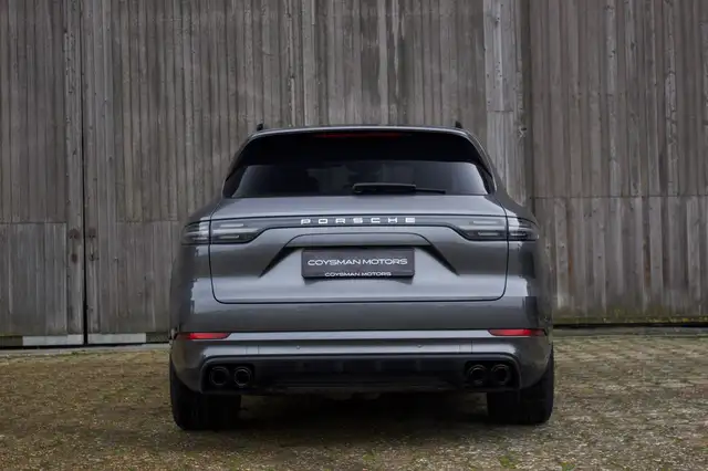 Porsche Cayenne view 10