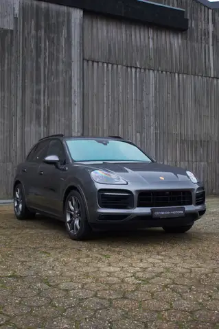 Porsche Cayenne view 6