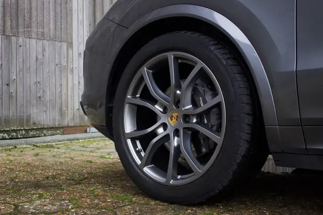 Porsche Cayenne view 13