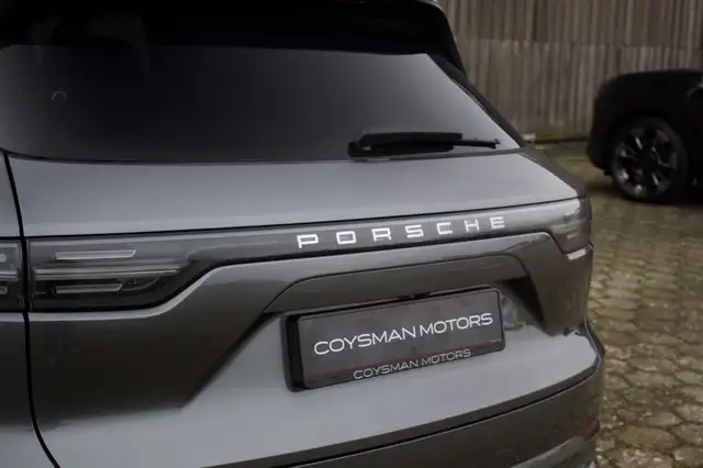 Porsche Cayenne view 12
