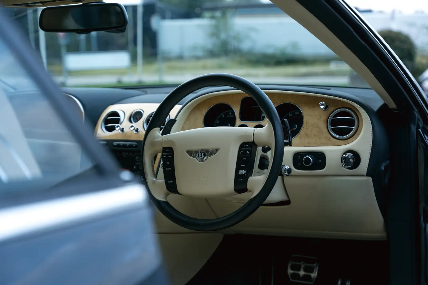 Bentley Continental GTC 6.0 W12 R.H.D. Ex international owner Nero - 2