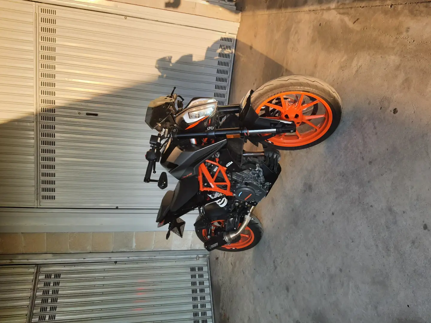 KTM 390 Duke Plateado - 1