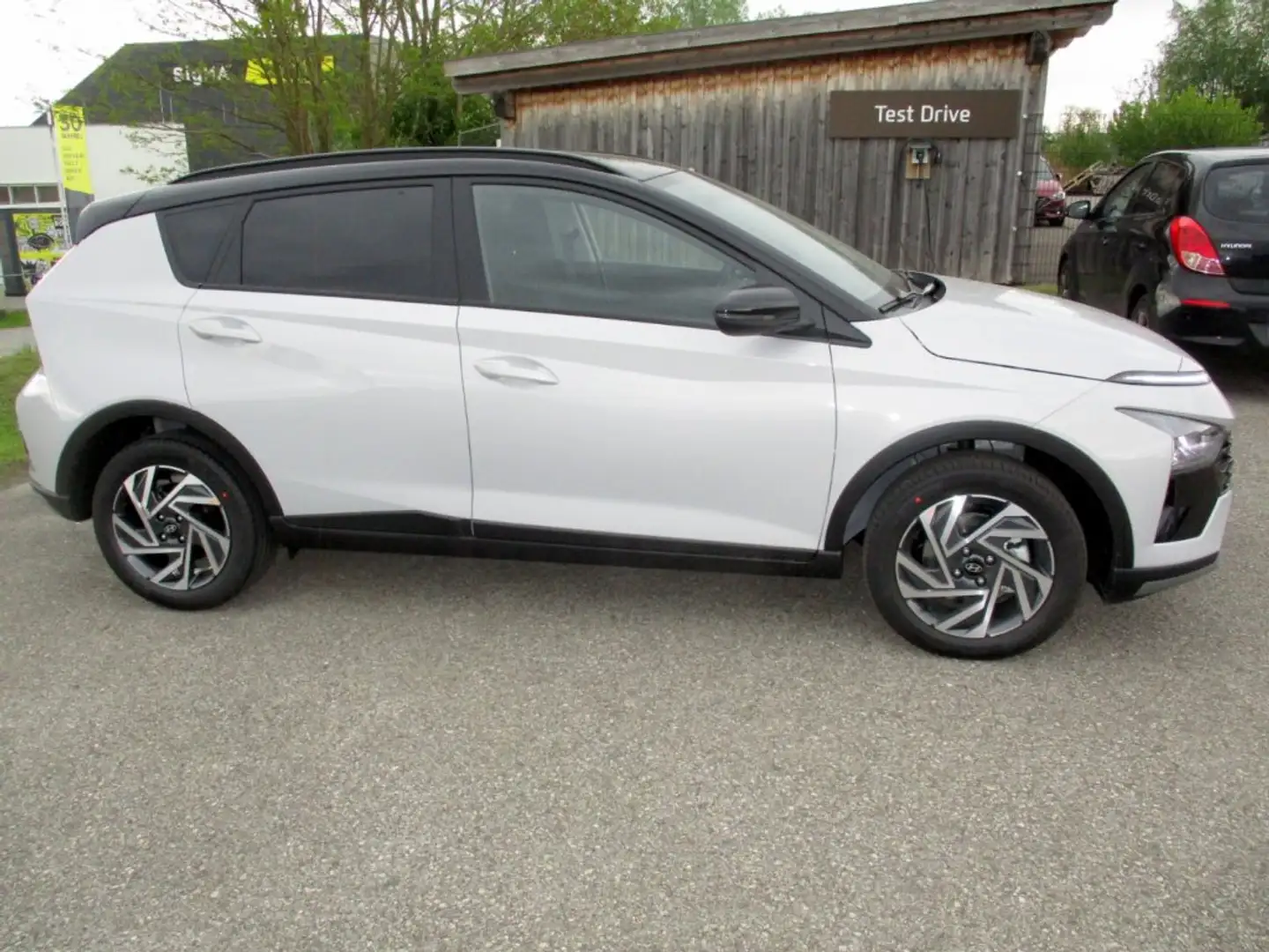 Hyundai BAYON GO Plus 1.0 T-GDI DCT y5bu3-OO2 Schwarz - 2