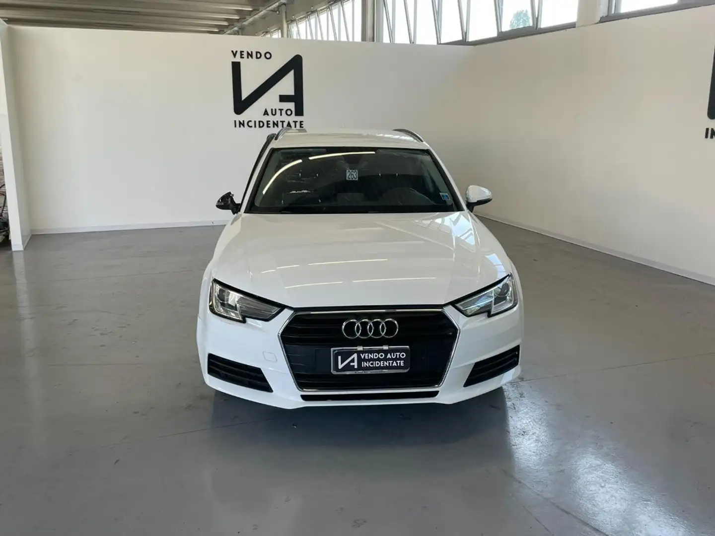 Audi A4 AVANT 35 TDI 150CV S TRONIC Bianco - 2