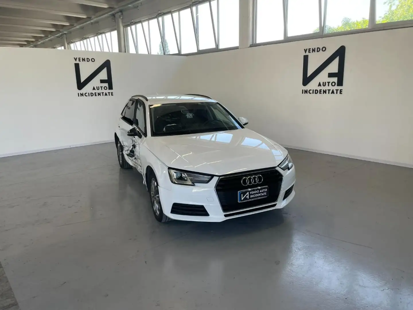 Audi A4 AVANT 35 TDI 150CV S TRONIC Bianco - 1