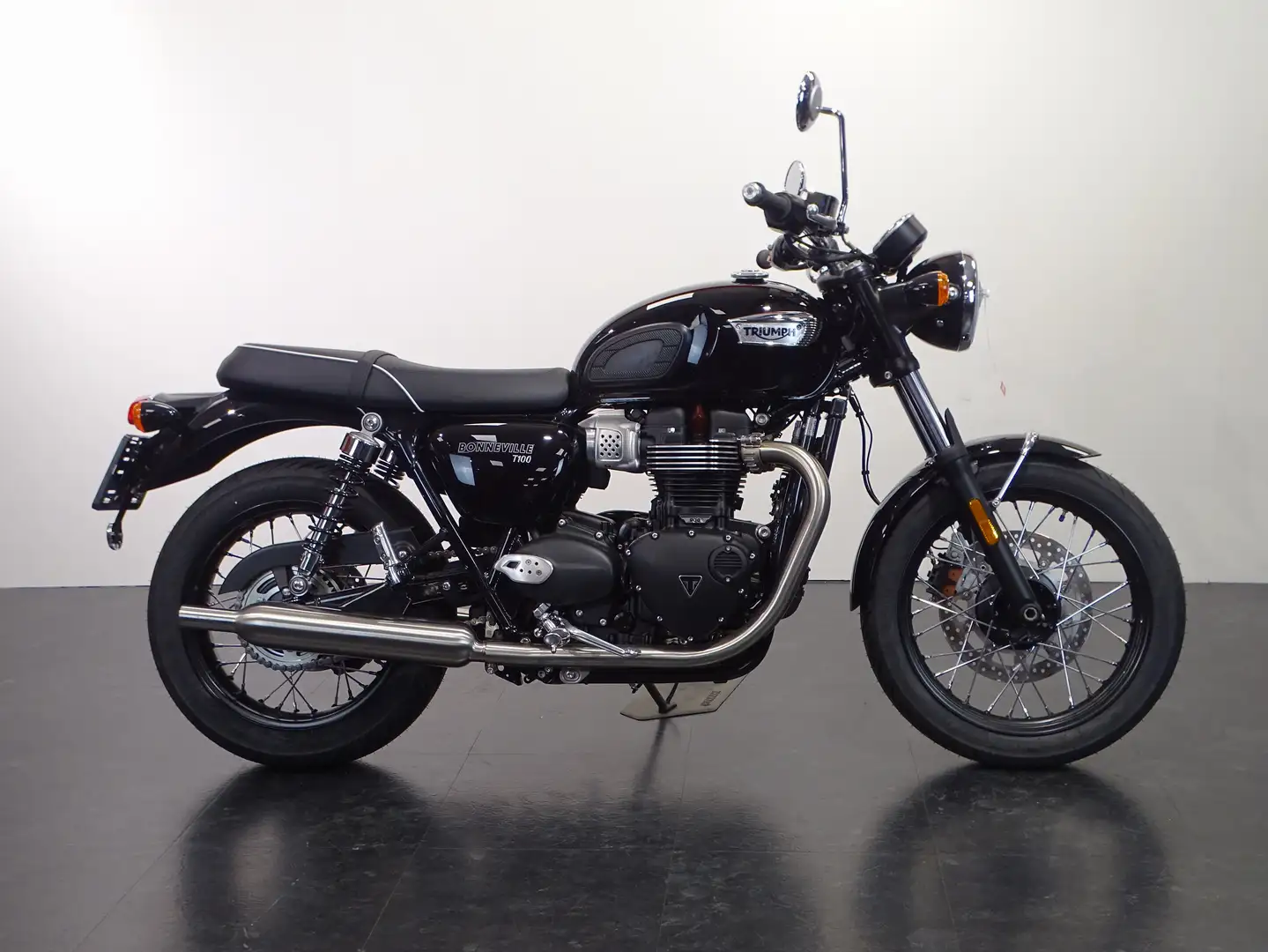 Triumph Bonneville T100 Zwart - 1