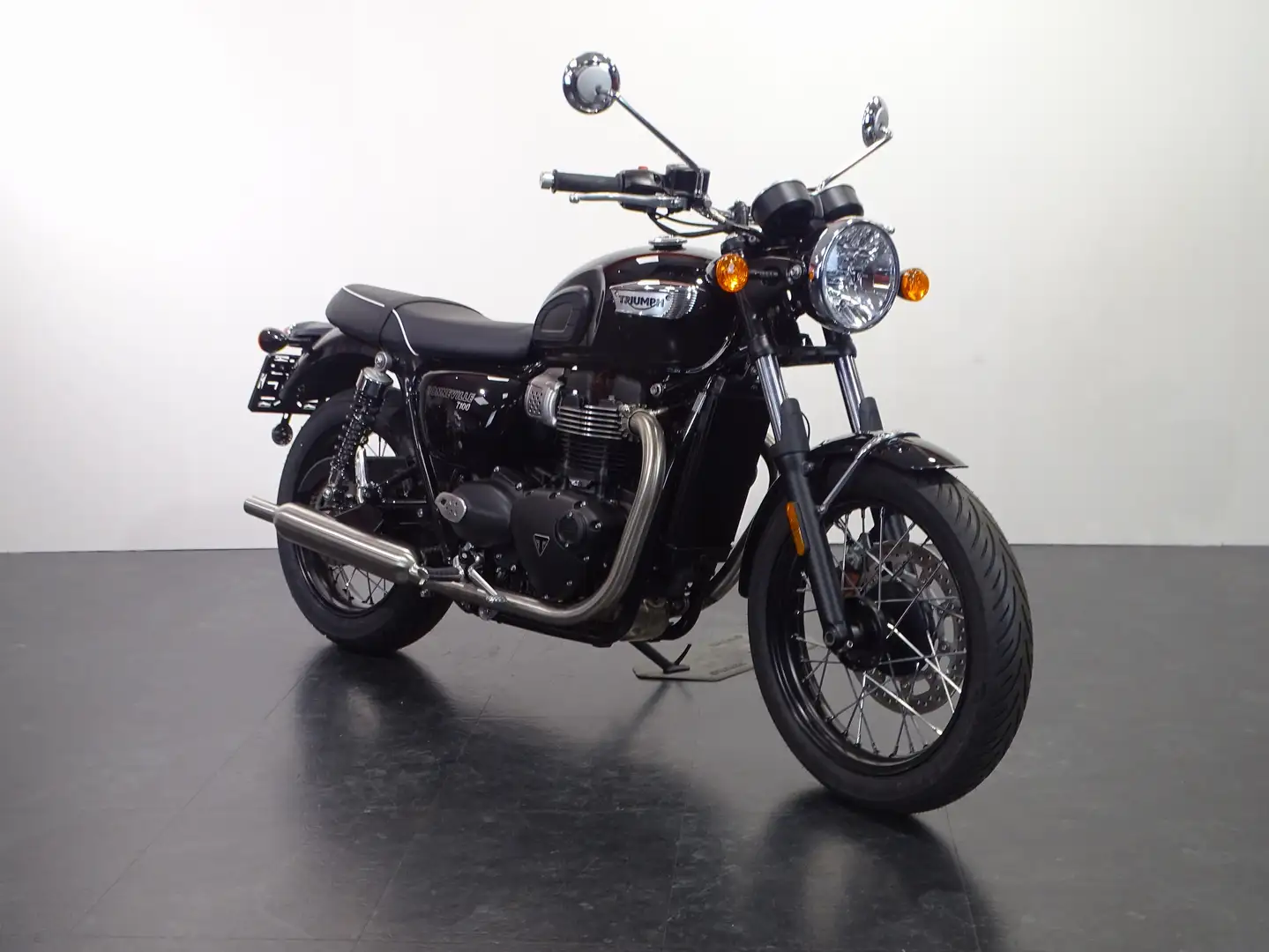 Triumph Bonneville T100 Zwart - 2