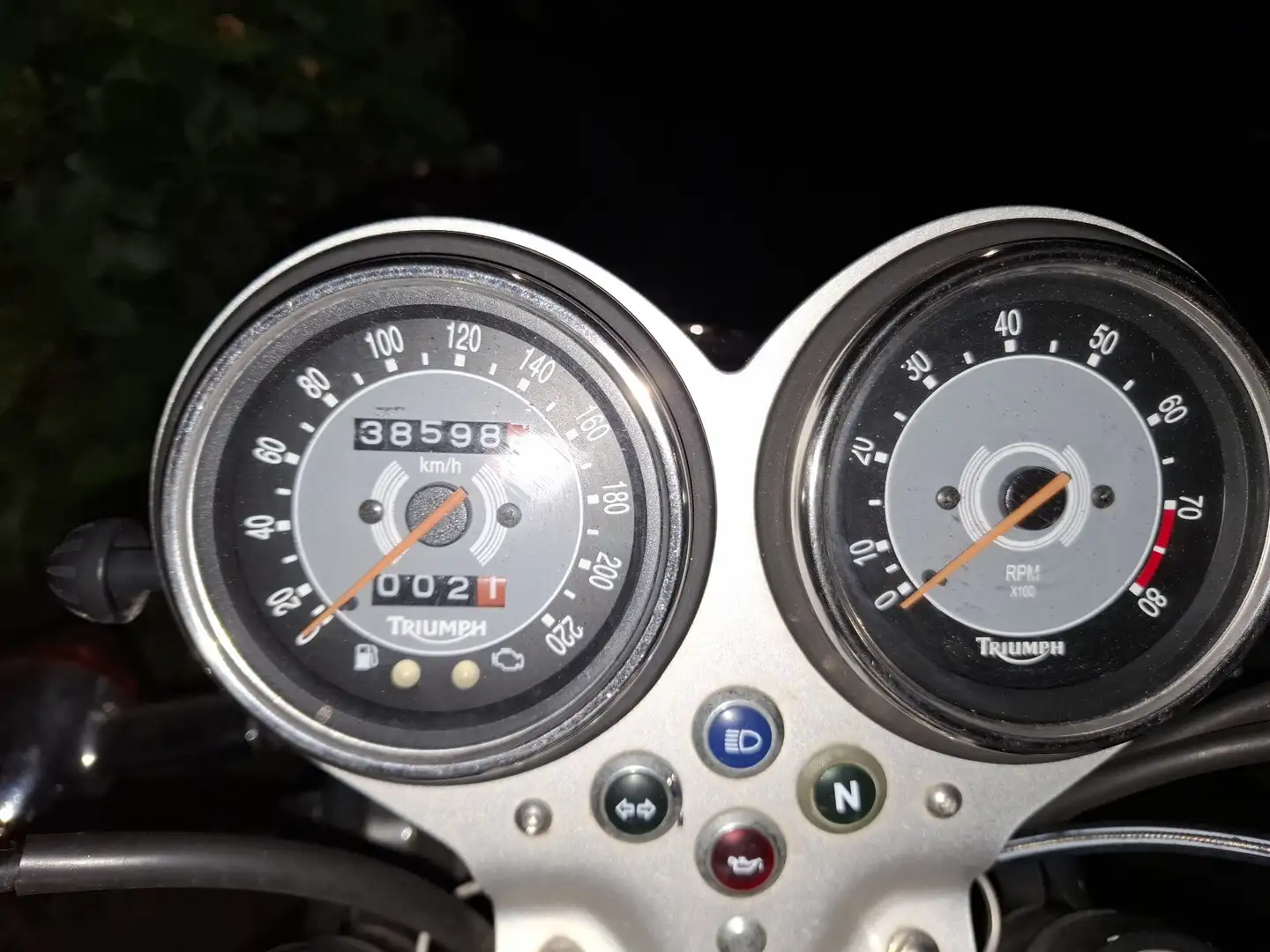 Triumph Bonneville T100 Czerwony - 2