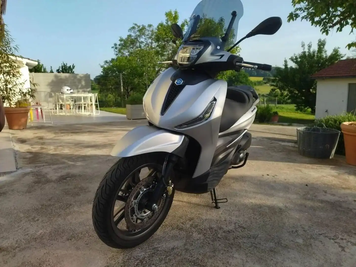 Piaggio Beverly 300 Grigio - 2