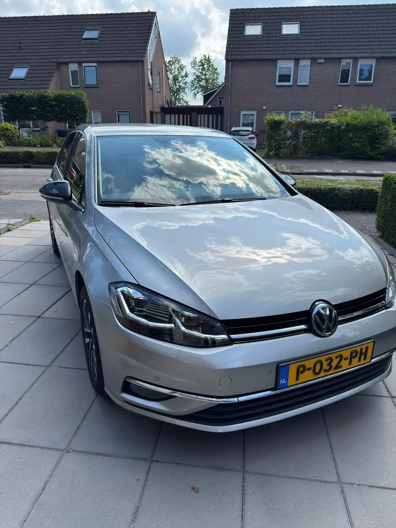 Volkswagen Golf 1.5 TSI Highline Grijs - 2