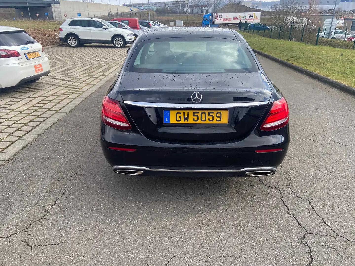 Mercedes-Benz 200 Business 9G tronic Černá - 1