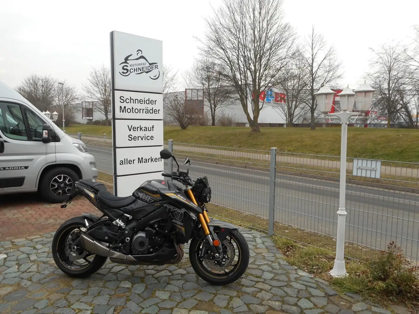 Suzuki GSX-S 1000 1. Hand Negru - 1