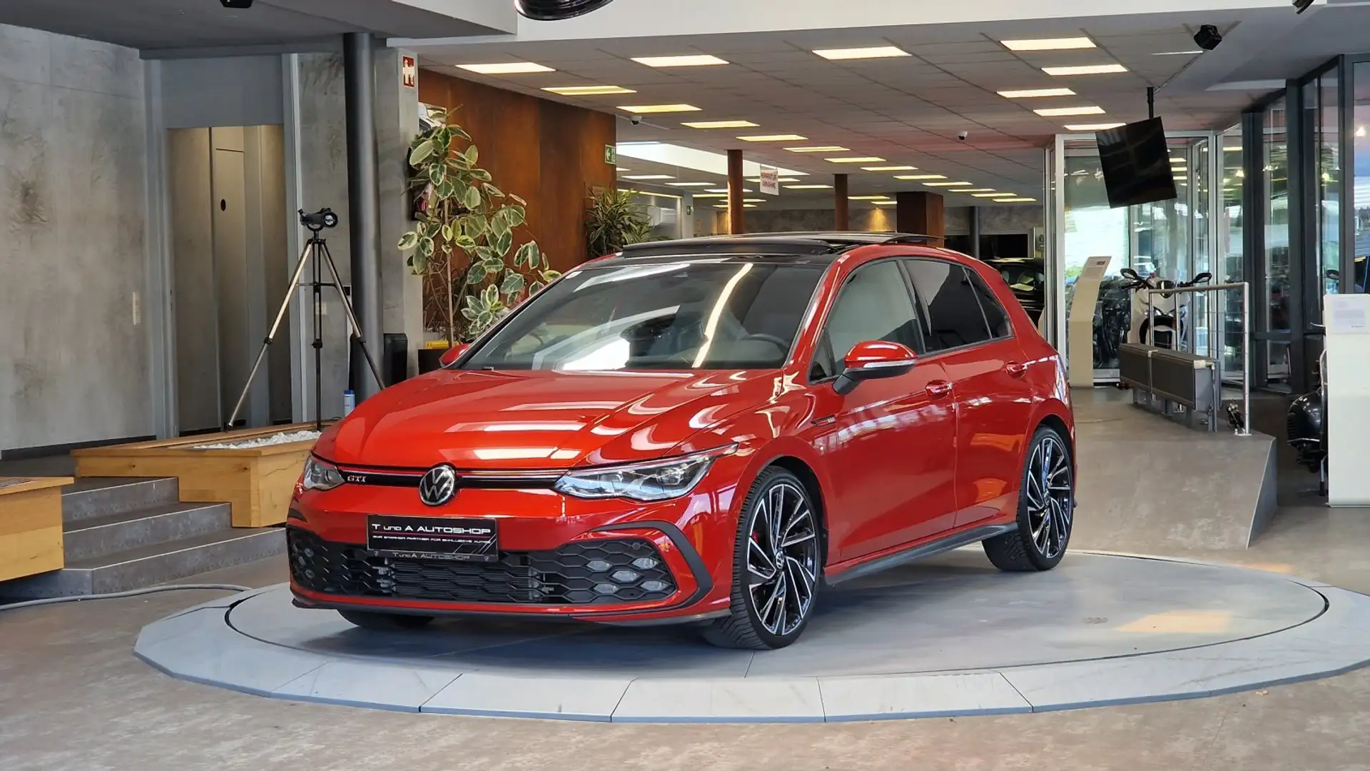 Volkswagen Golf GTI 8 2.0 DSG *Pano*Kamera*H/K*Lenkradheizung* Rot - 1