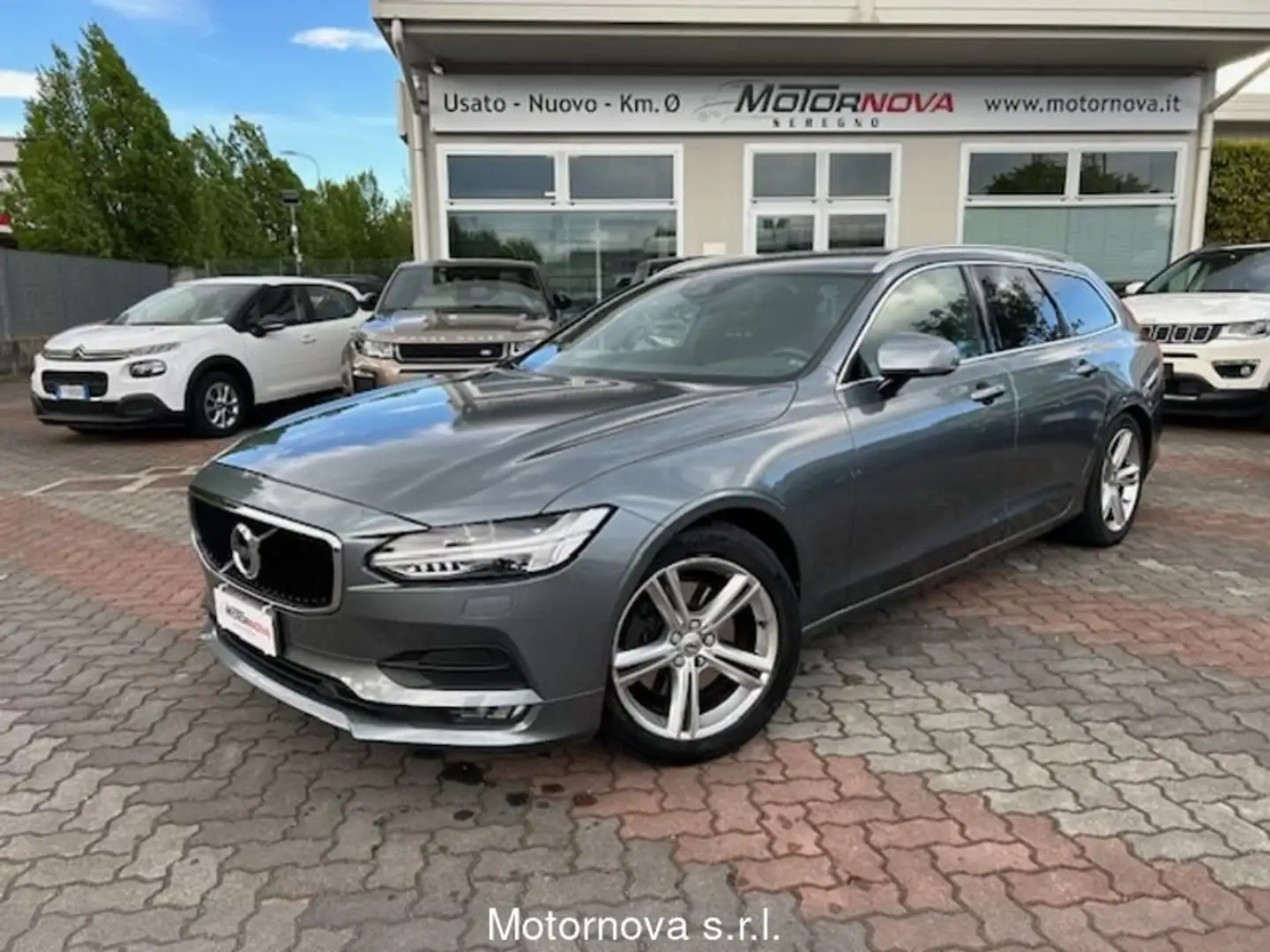 Volvo V90 D4 AWD Geartronic Momentum Gris - 1