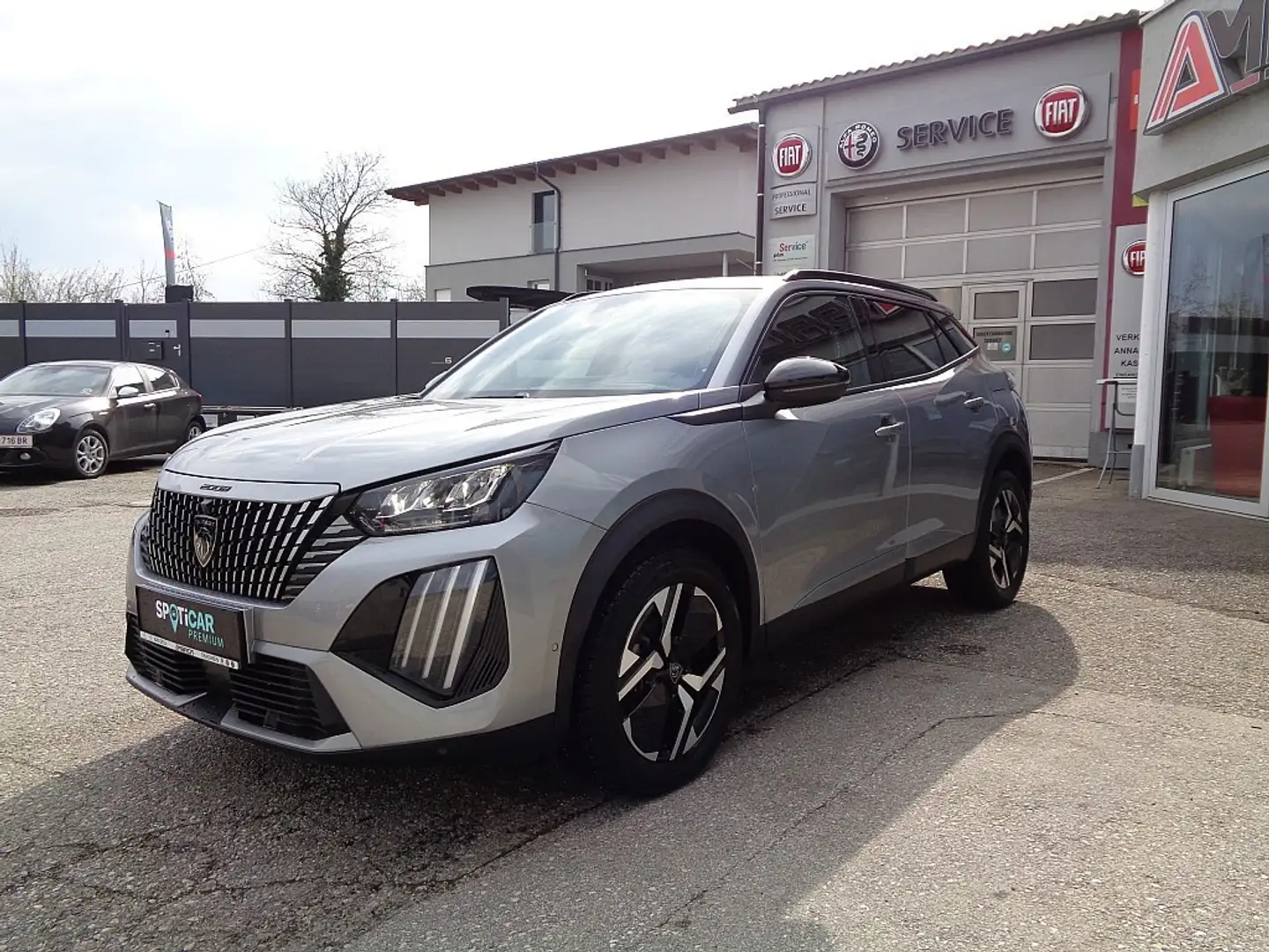 Peugeot 2008 PureTech 100 S&S Allure 6-Gang-Manuell Grau - 2