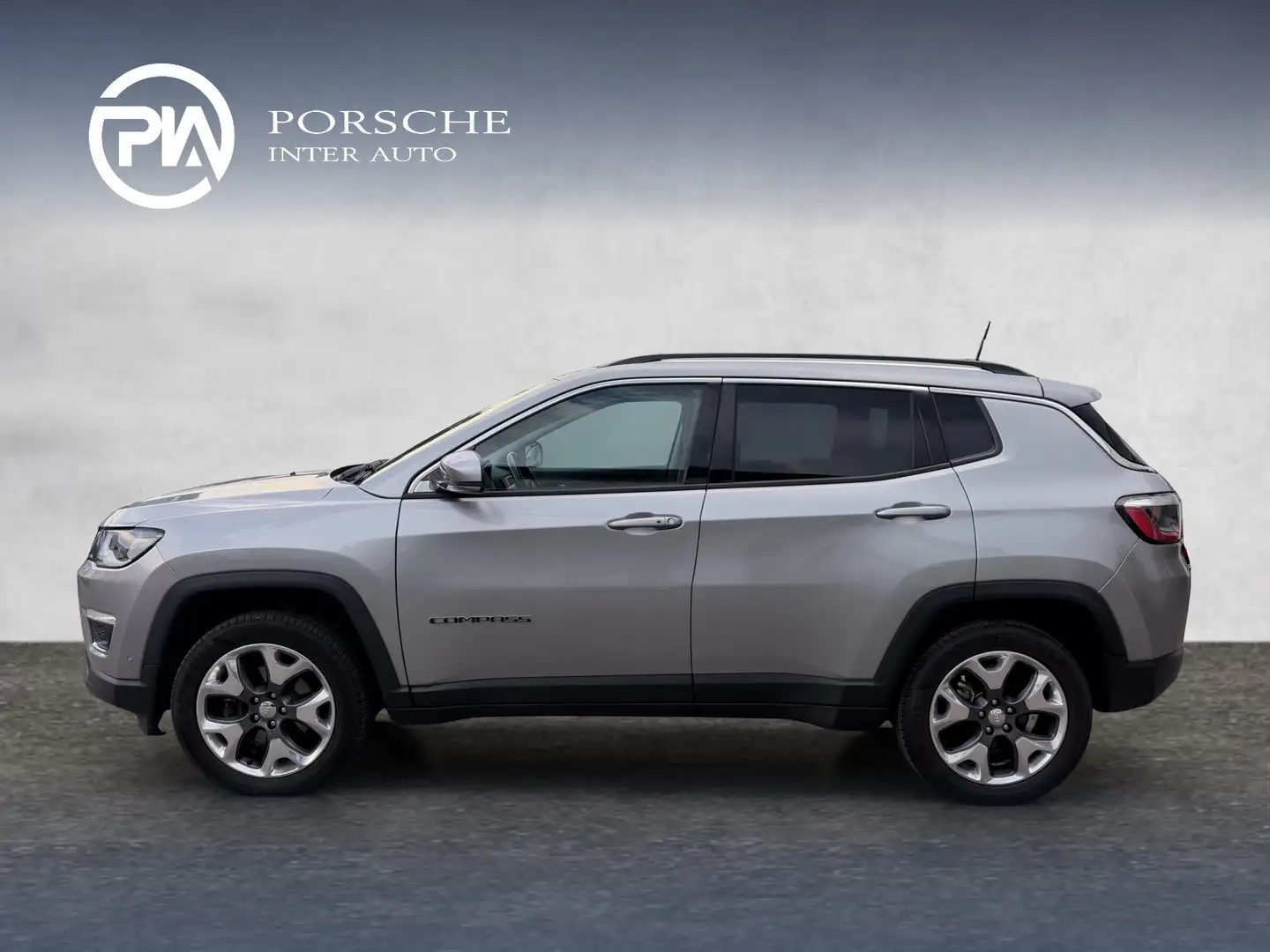 Jeep Compass 2,0 MultiJet AWD 9AT 140 Limited Aut. Grau - 2