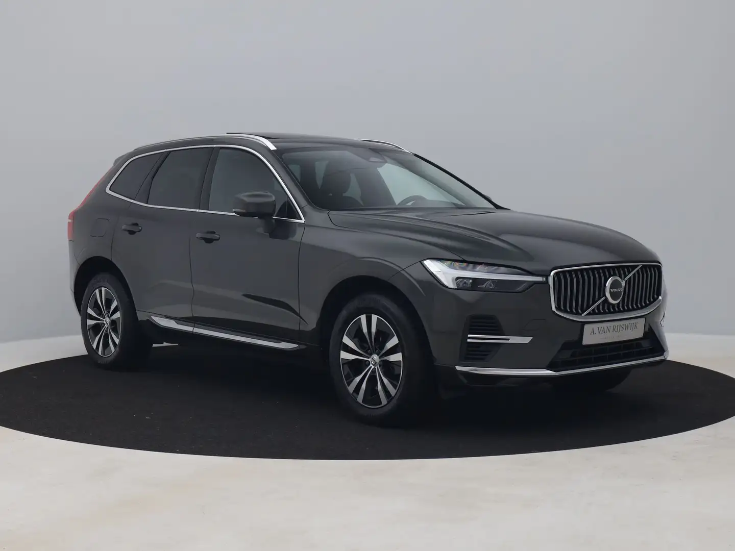 Volvo XC60 2.0 T6 Recharge AWD Inscription Expression | FACEL Grijs - 2