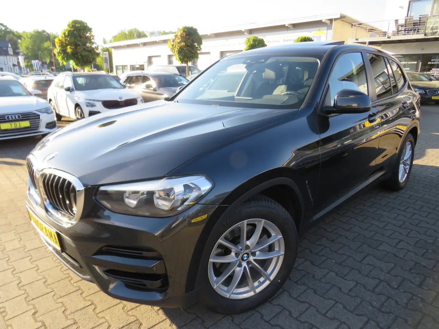 BMW X3 xDrive 20d Advantage *PANORAMA *LED *GARANTIE Grau - 1