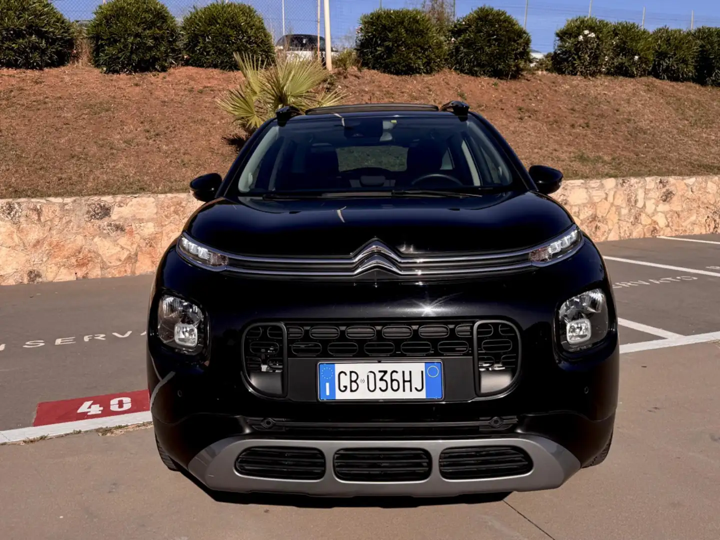 Citroen C3 Aircross 110CV SHINE+TETTO APRIBILE+NAVI+RCAM+2PDC Zwart - 2