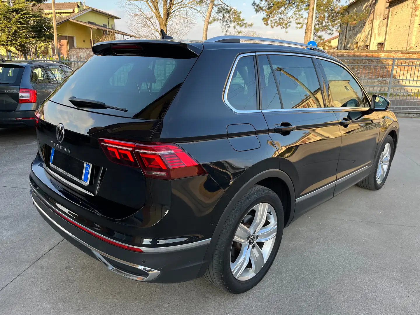 Volkswagen Tiguan 2.0tdi Elegance 150cv dsg TELECAMERA, MATRIX Noir - 2