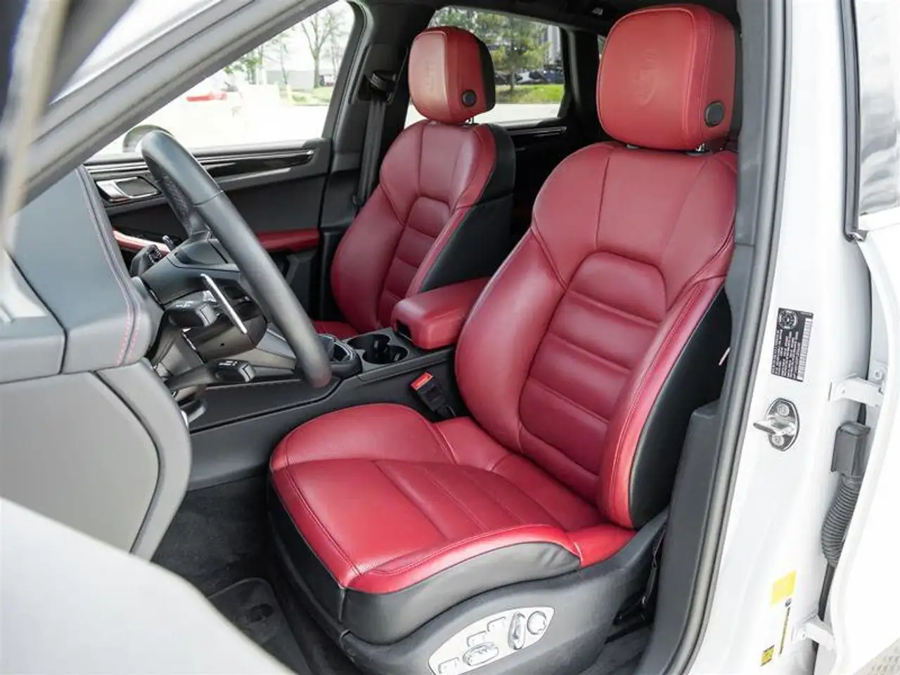 Porsche Macan снимка Porsche Macan