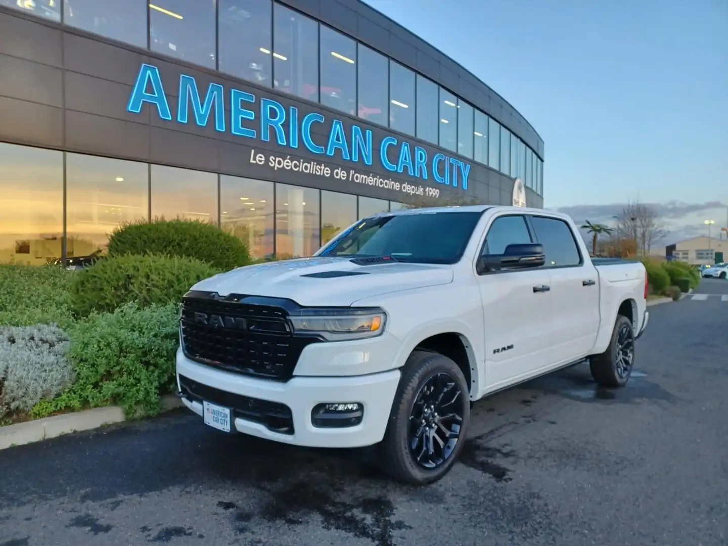 Dodge RAM 1500 CREW LIMITED NIGHT EDITION RAMBOX 2025 Blanc - 1
