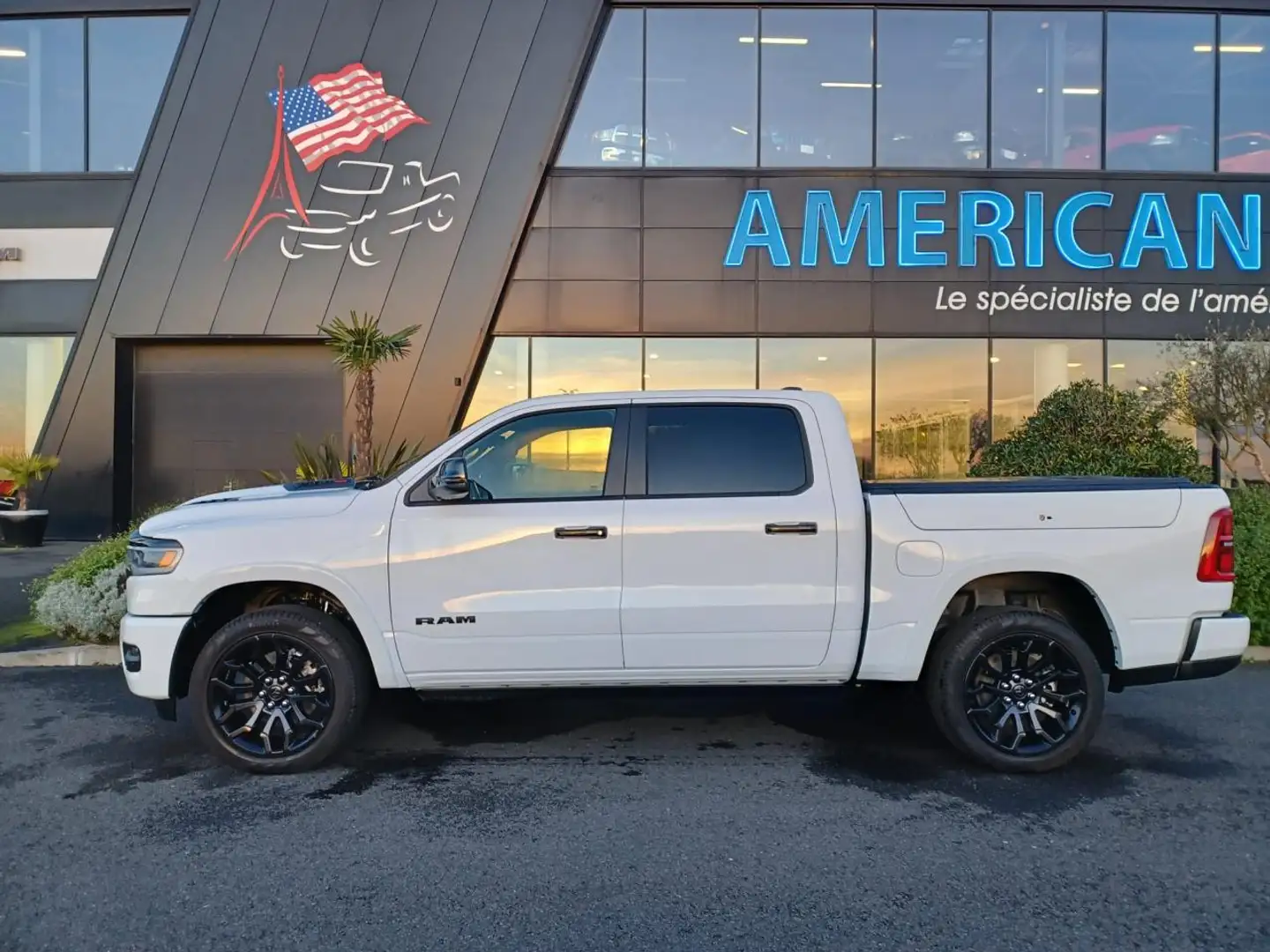Dodge RAM 1500 CREW LIMITED NIGHT EDITION RAMBOX 2025 Blanc - 2