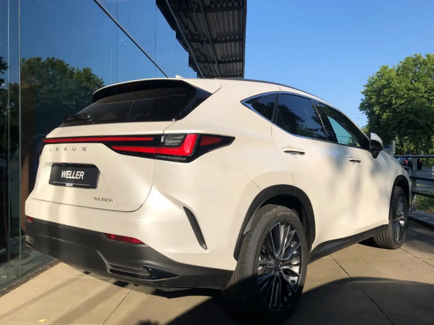 Lexus NX 350h Luxury Line *Pano*LED*Navi*Leder*360° Alb - 2