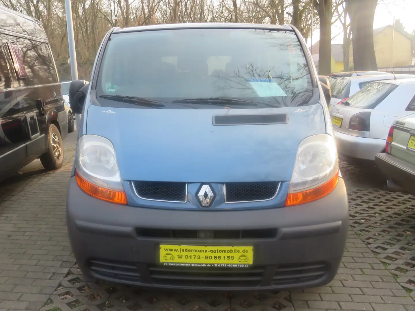 Renault Trafic L1H1 2,7t (9 Sitze) verglast Albastru - 2