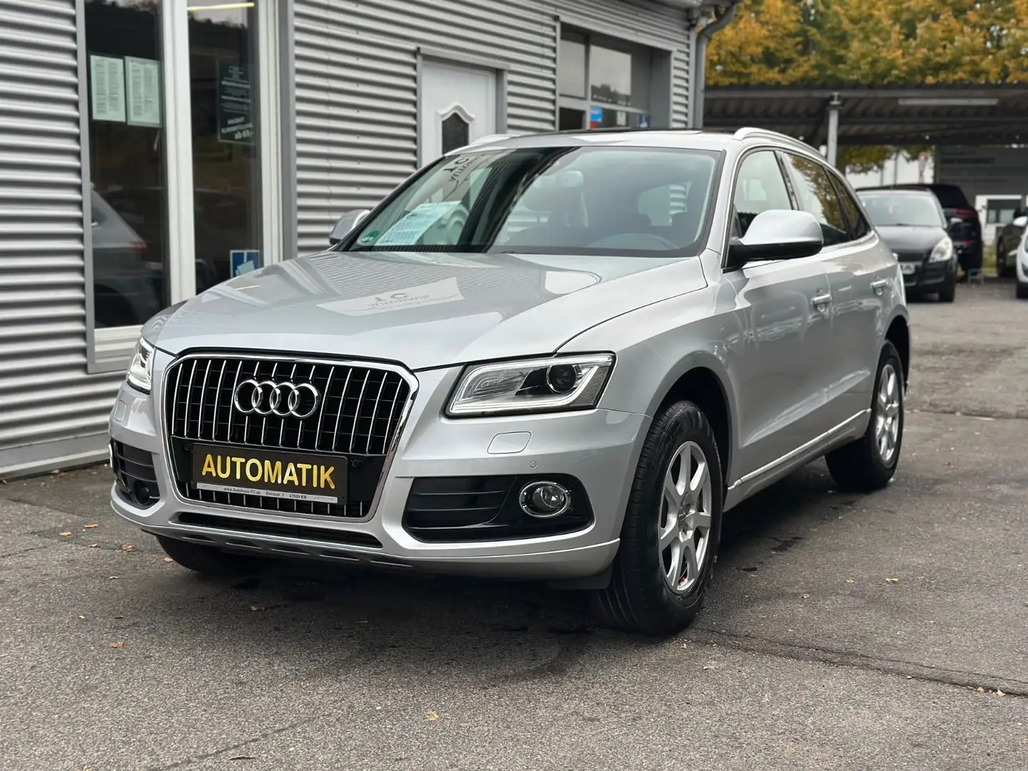 Audi Q5 2.0 TDI  quattro AUTOMATIK+PANO+AHK Silber - 2