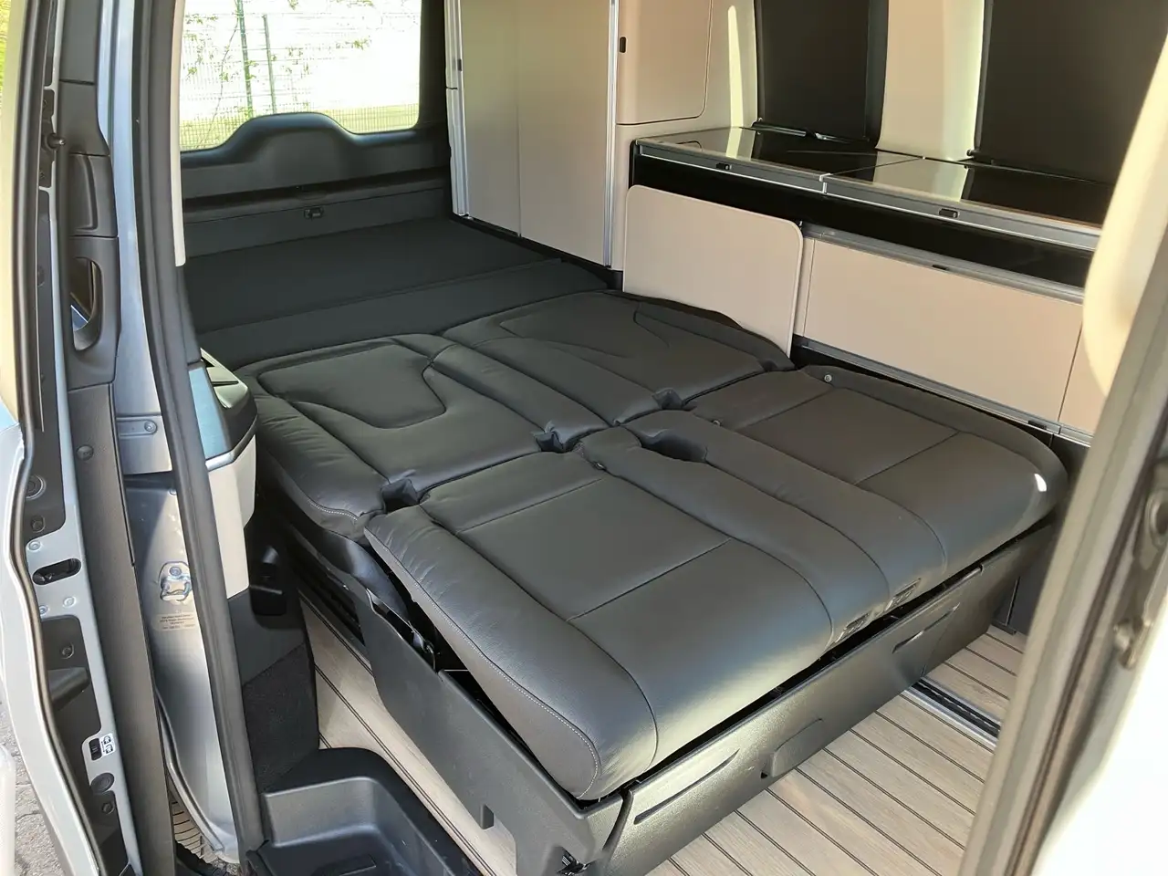 Mercedes-Benz V 250 Marco Polo Distro*Airmatic*360°AHK 2,5t 15