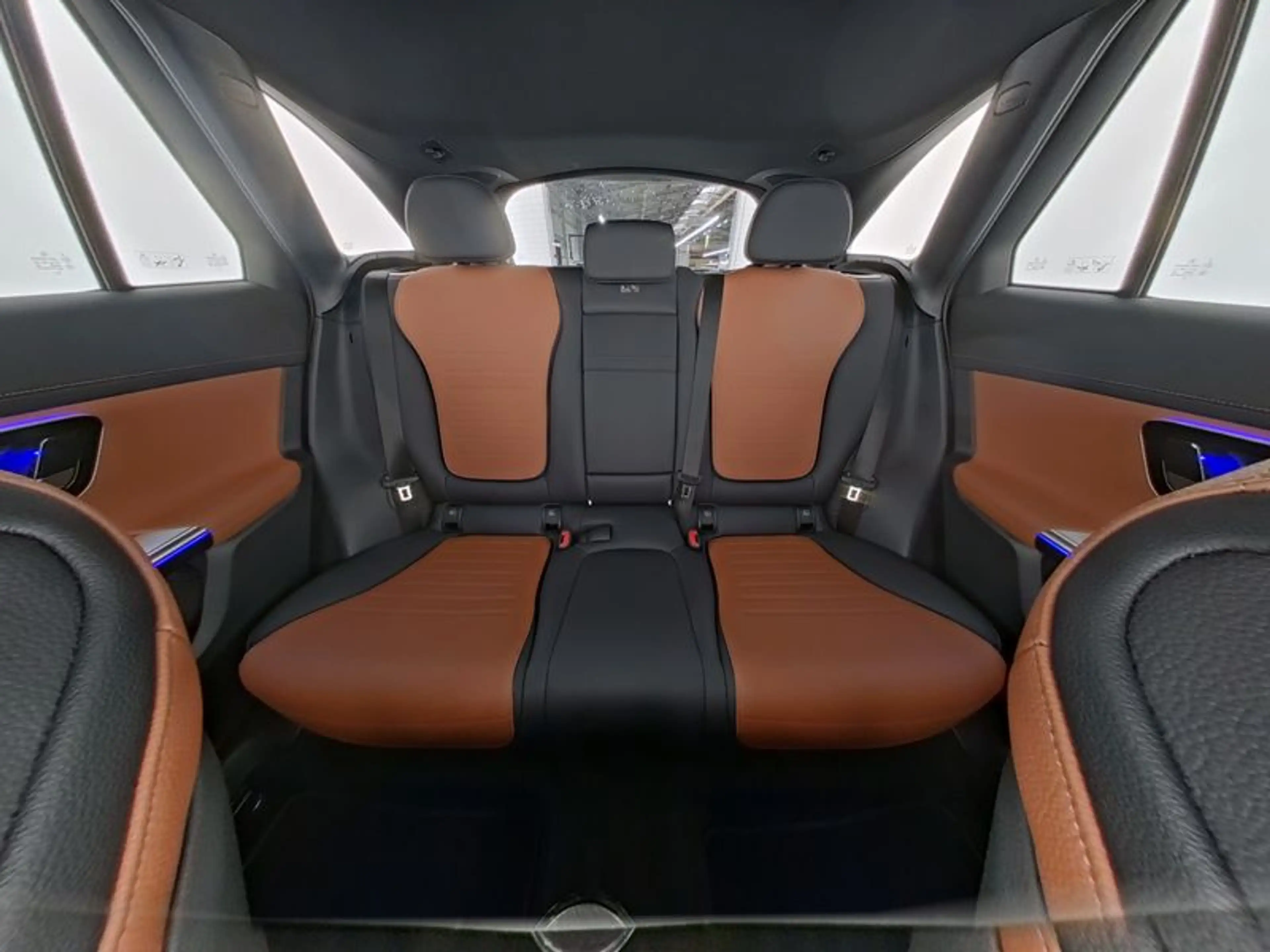 Mercedes-Benz GLC 300 e 4M AMG-Sport/360/HUD/Memo/Siena/20' — photo 10