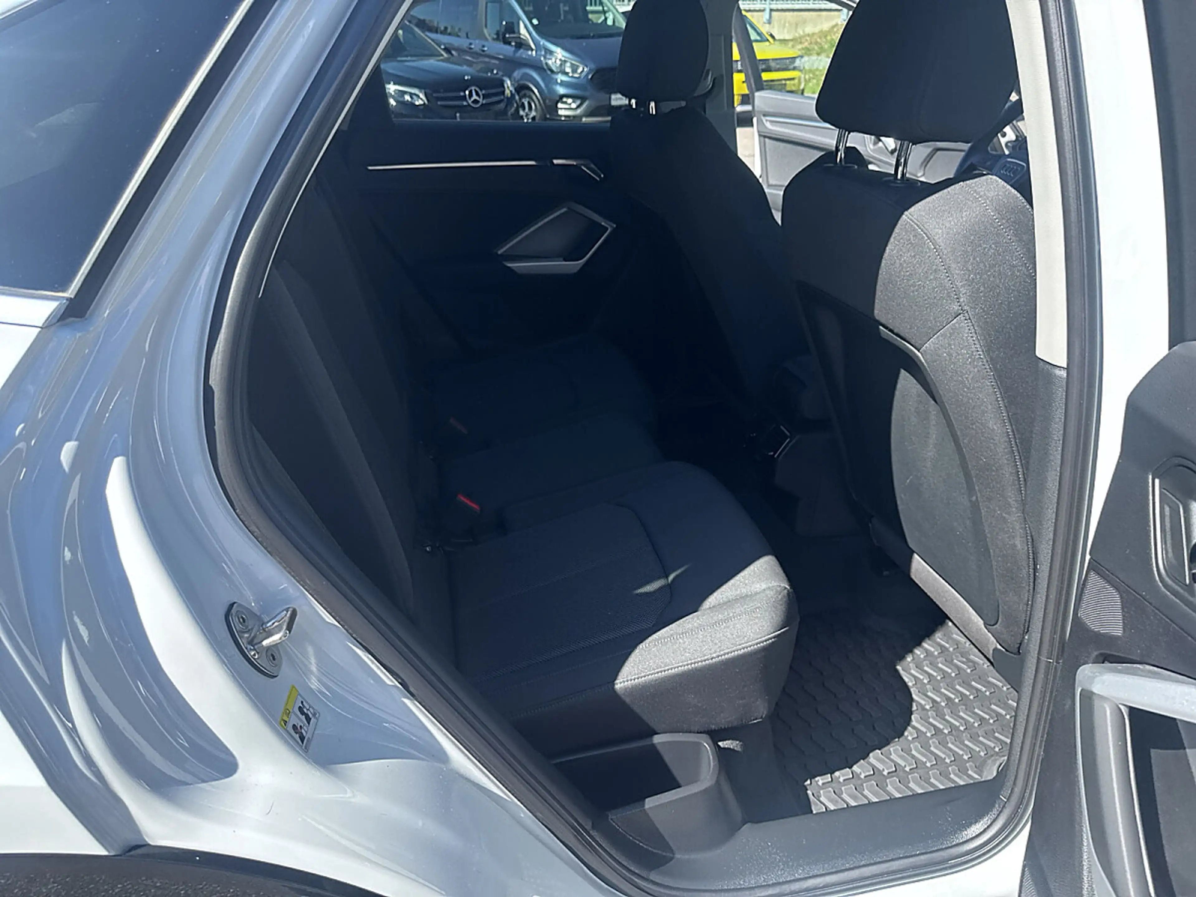 Audi Q3 35 TFSI S-tronic S-line — photo 12