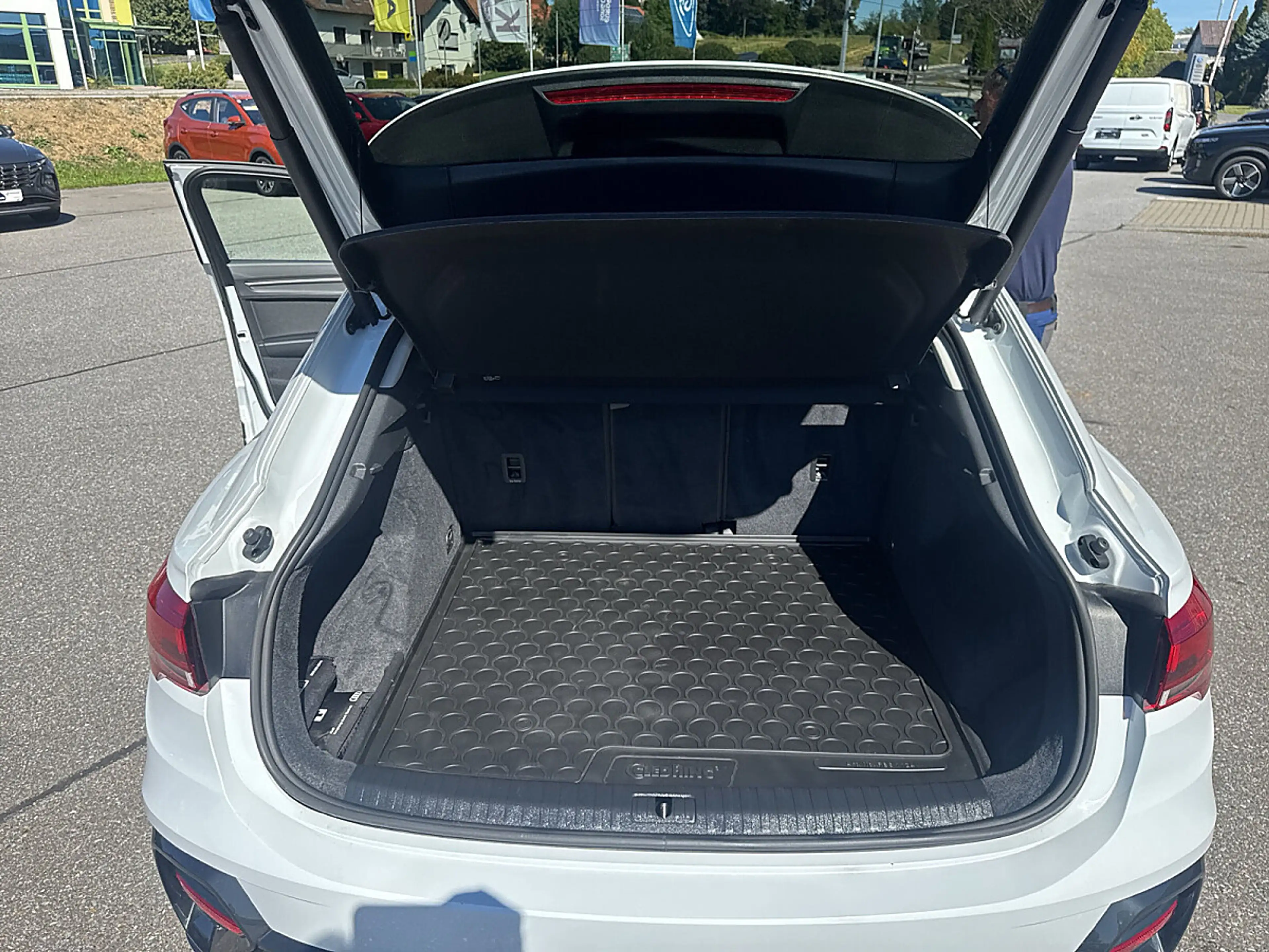 Audi Q3 35 TFSI S-tronic S-line — photo 13